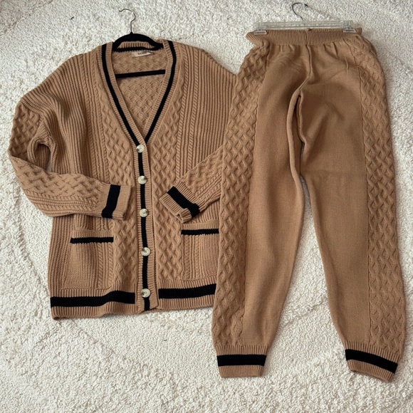 sobe Sweaters - Sobe Sweater and Pants Set NWOT - size M